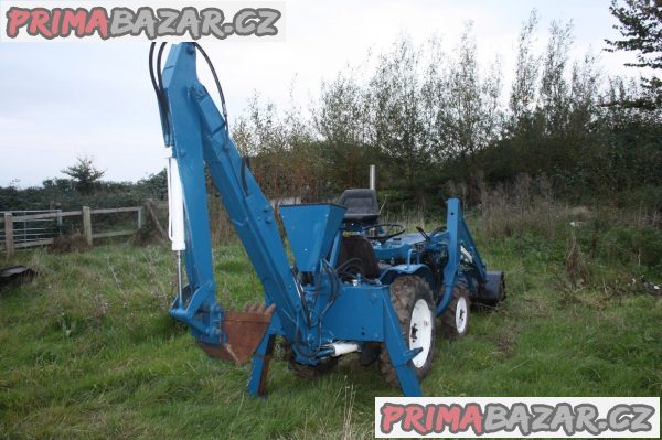 Traktor Iseki 2116O 4X4 + čelní nakladač