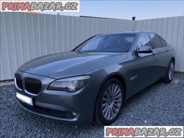 BMW 750i ...málo jeté