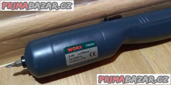AKU šroubovák WORX - s kufříkem a 19 bity. AKU šroubovák WORX - s kufříkem a 19 bity.