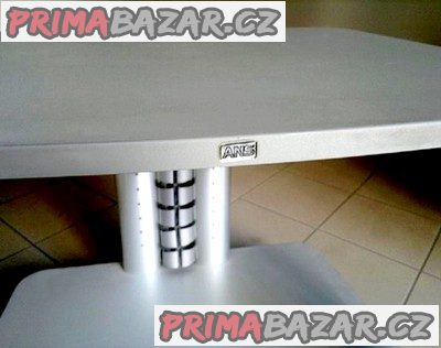 Víceúčelový stolek v perfektním stavu Víceúčelový stolek v perfektním stavu