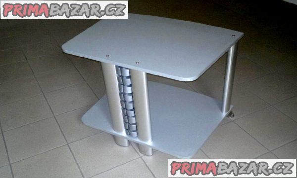 Elegantní, víceúčelový stolek v perfektním stavu Elegantní, víceúčelový stolek v perfektním stavu