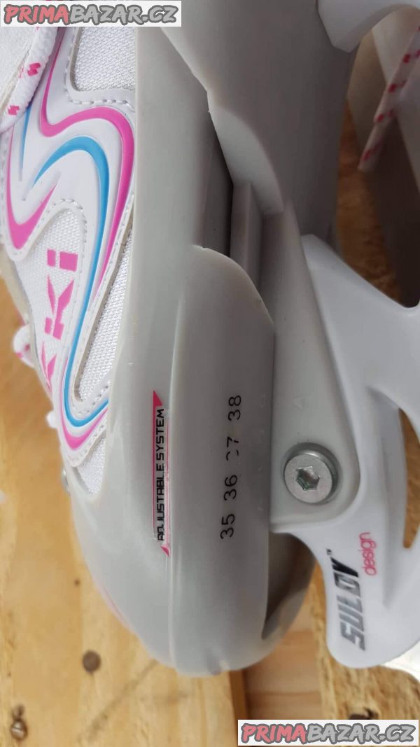 Sulov Ikki Girl zimni brusle. Velikost M 35-38, pohodlna nastavitelna brusle v novem designu. Vnejsi material resistant PE, cold resistant PVC. J Sulov Ikki Girl zimni brusle. Velikost M 35-38, pohodlna nastavitelna brusle v novem designu. Vnejsi material resistant PE, cold resistant PVC. J