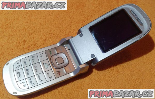 Výklopná Nokia 2760 - k opravě nebo na náhradní díly!!! Výklopná Nokia 2760 - k opravě nebo na náhradní díly!!!