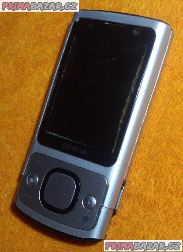 Výsuvná Nokia 6700s - na náhradní díly nebo k opravě!!!