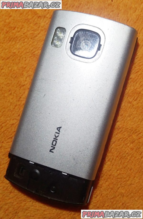 Výsuvná Nokia 6700s - na náhradní díly nebo k opravě!!!