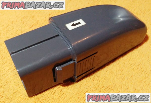Nabíječka baterie s baterií ke kartáči Swivel Sweeper. Nabíječka baterie s baterií ke kartáči Swivel Sweeper.