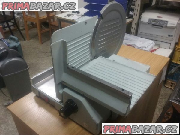 Nářezový stroj - česká klasika Nářezový stroj - česká klasika