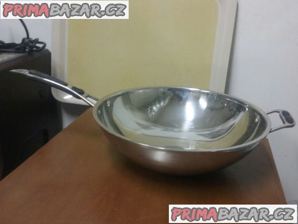 Kvalitní nerez pánev s poklicí Kvalitní nerez pánev s poklicí
