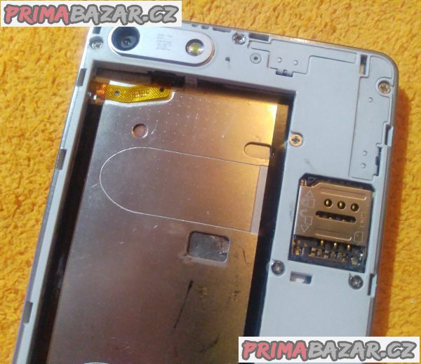 Huawei P7 mini - zcela funkční - bez baterie. Huawei P7 mini - zcela funkční - bez baterie.