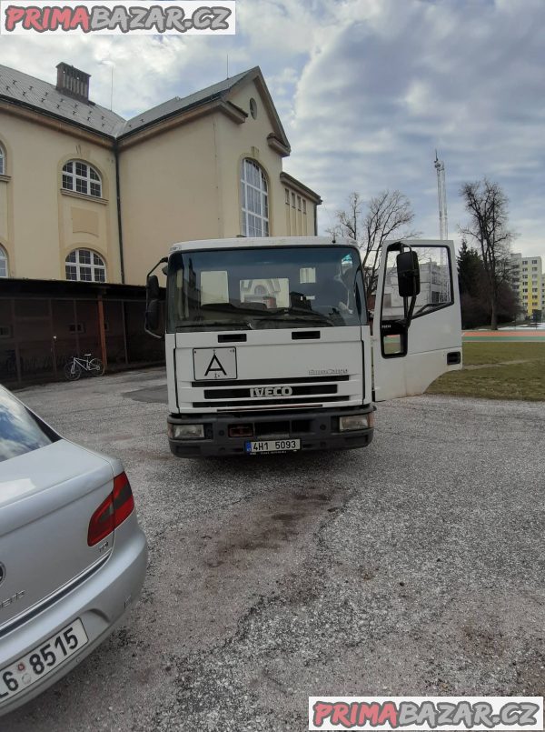 prodám nebo vyměním Iveco Cargo kontejner na 6tun  Iveco Auto Cargo rv.2001 nástavba brácha dvou pist velmi silná hydraulika natáhne a sklopi 6.tun nové pneu, vysunovaci teleskop pravidelně olej filtry .Prodej včetně kontejnerů. STK.2019 .6.m