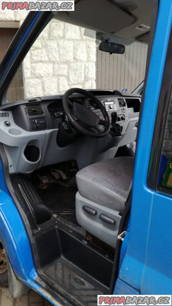 Ford Transit kombi 2,2 TDCI – 6 míst