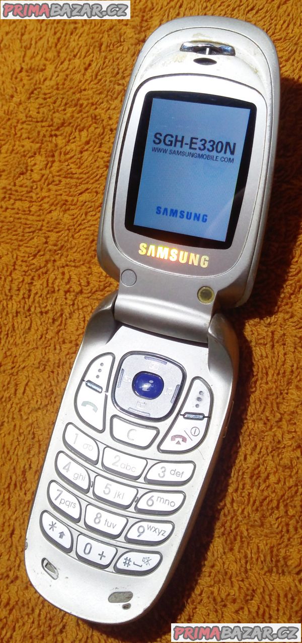 Véčko mobil Samsung SGH-E330N - funkční se slabou baterií!!! Véčko mobil Samsung SGH-E330N - funkční se slabou baterií!!!