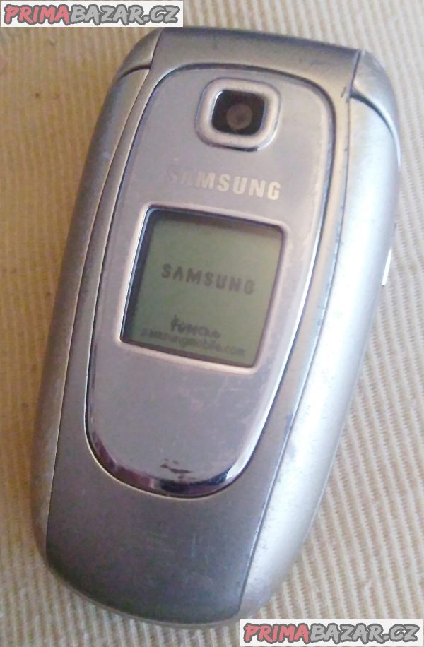 Véčko mobil Samsung SGH-E330N - funkční se slabou baterií!!! Véčko mobil Samsung SGH-E330N - funkční se slabou baterií!!!