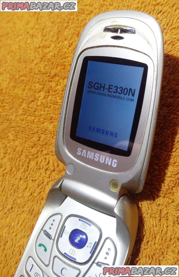 Véčko mobil Samsung SGH-E330N - funkční se slabou baterií!!! Véčko mobil Samsung SGH-E330N - funkční se slabou baterií!!!