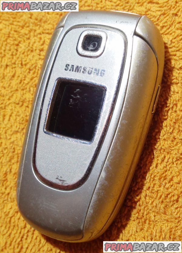 Véčko mobil Samsung SGH-E330N - funkční se slabou baterií!!! Véčko mobil Samsung SGH-E330N - funkční se slabou baterií!!!