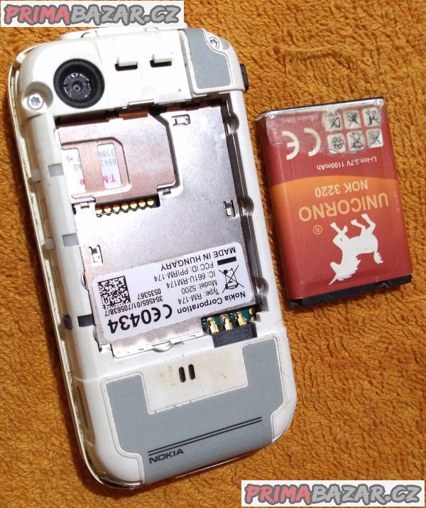 Vysouvací Nokia 5200 - funkční s dvěma nedostatky!!! Vysouvací Nokia 5200 - funkční s dvěma nedostatky!!!
