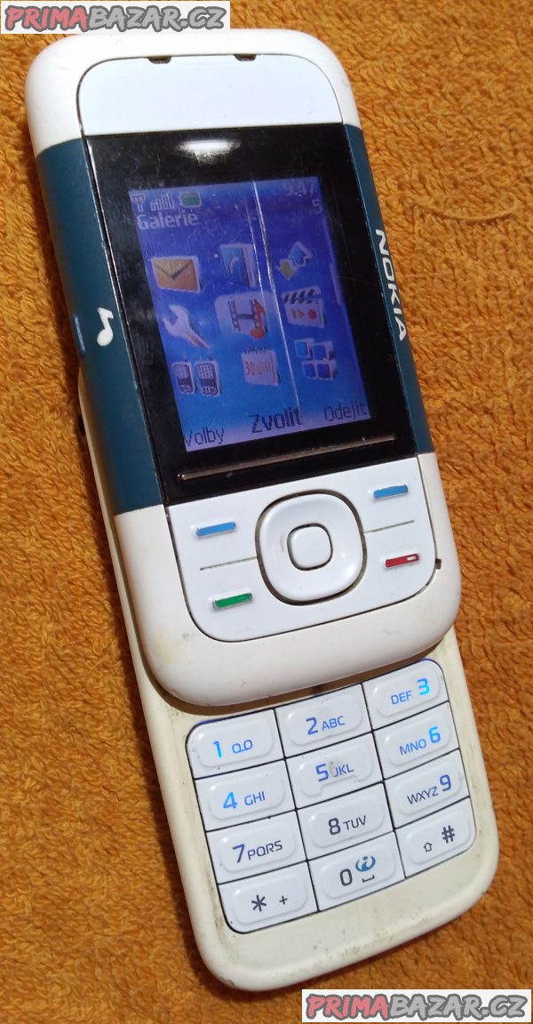 Vysouvací Nokia 5200 - funkční s dvěma nedostatky!!! Vysouvací Nokia 5200 - funkční s dvěma nedostatky!!!