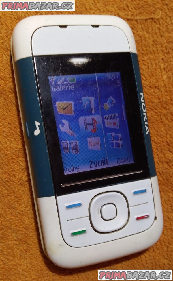 Vysouvací Nokia 5200 - funkční s dvěma nedostatky!!! Vysouvací Nokia 5200 - funkční s dvěma nedostatky!!!
