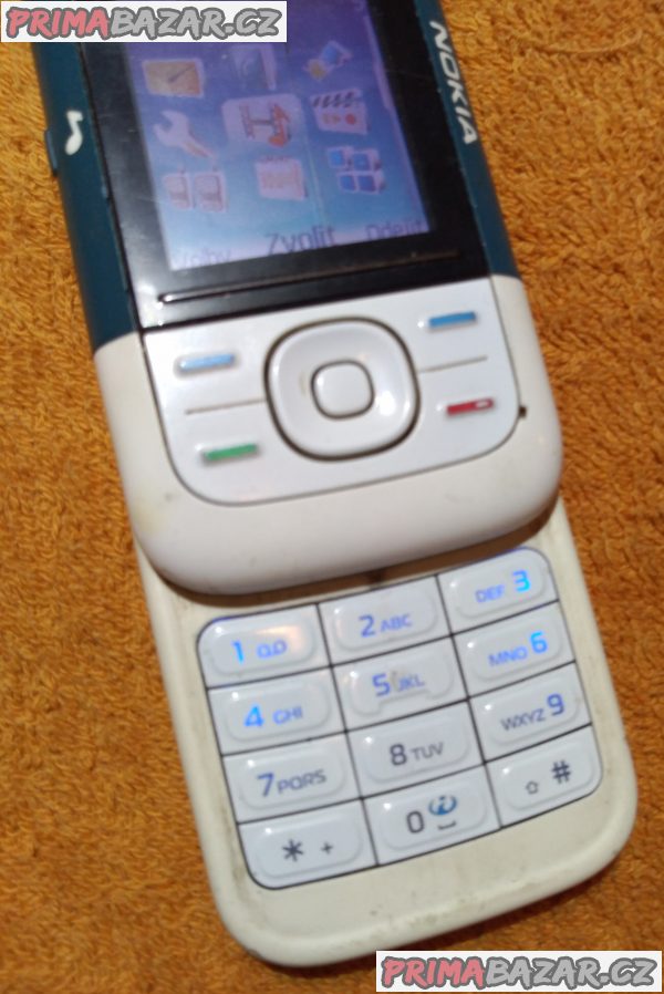 Vysouvací Nokia 5200 - funkční s dvěma nedostatky!!! Vysouvací Nokia 5200 - funkční s dvěma nedostatky!!!