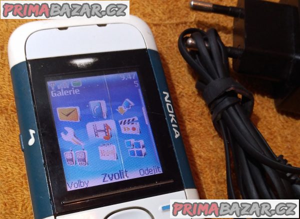Vysouvací Nokia 5200 - funkční s dvěma nedostatky!!! Vysouvací Nokia 5200 - funkční s dvěma nedostatky!!!