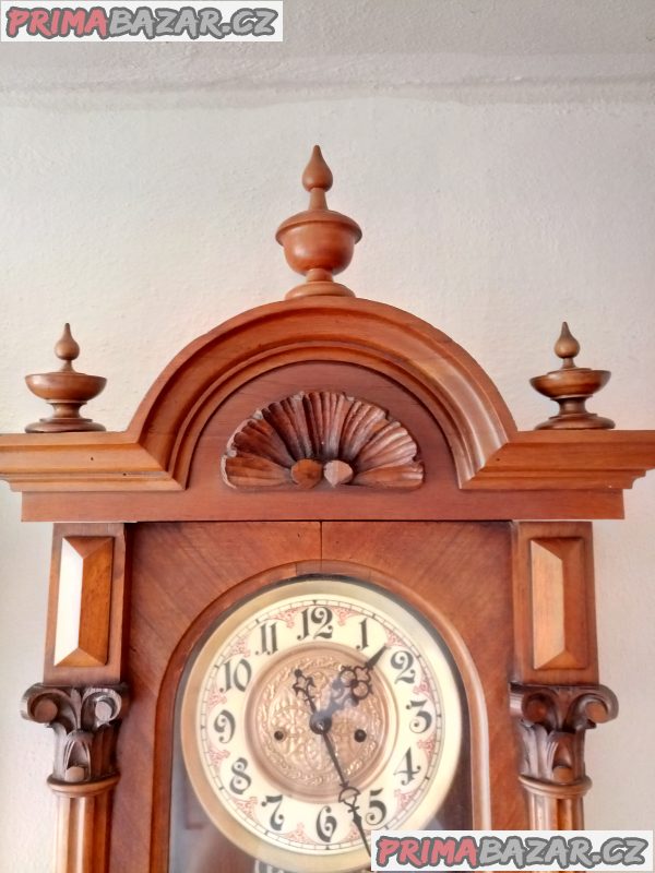 Starožitné závažové hodiny Gustav Becker z roku 1887 po kompletní renovaci.