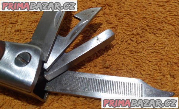 Nový kapesní nerezový nůž - min. 9 funkcí. Nový kapesní nerezový nůž - min. 9 funkcí.