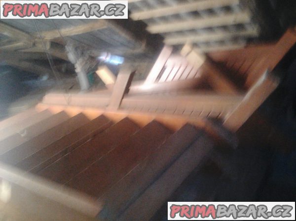 Staré dřevěné schody Staré dřevěné schody