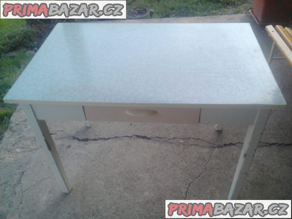 Starý kuchyňský stůl Starý kuchyňský stůl