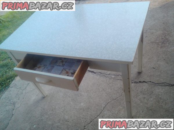Starý kuchyňský stůl Starý kuchyňský stůl