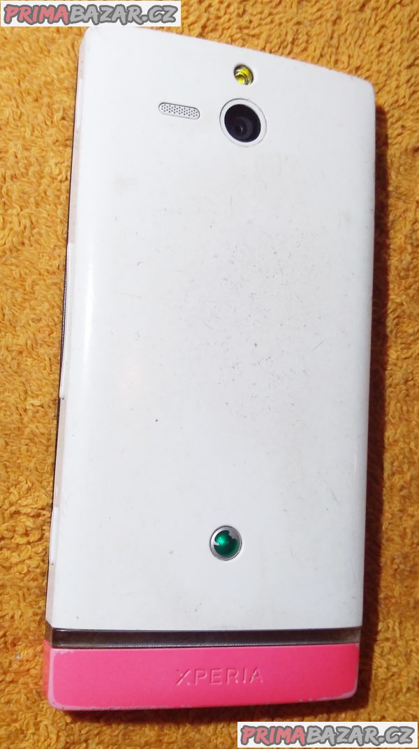 Sony Xperia U - velice hezký + 4 DÁRKY!!! Sony Xperia U - velice hezký + 4 DÁRKY!!!