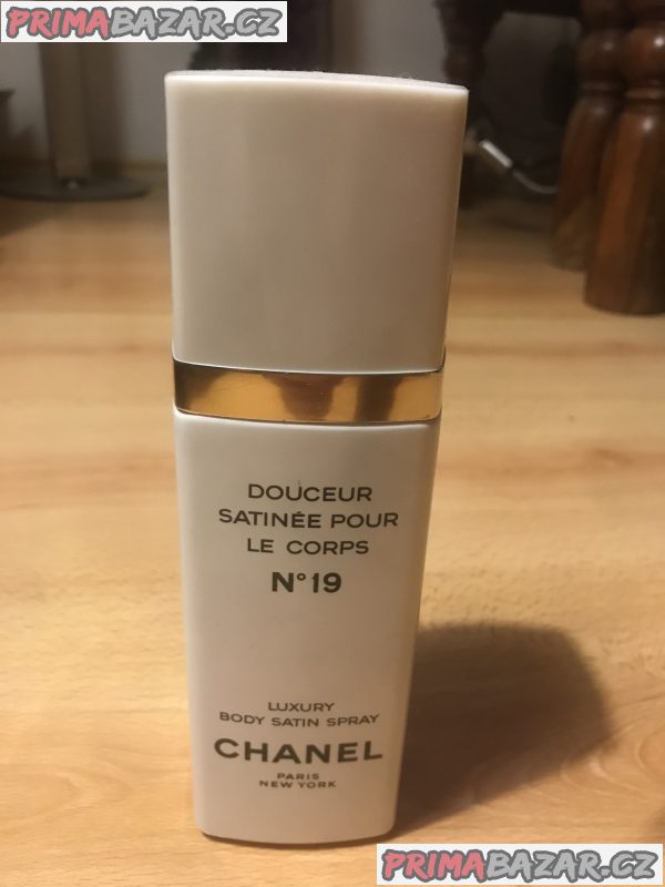 Velice vzácný CHANEL Body Satin Spray.