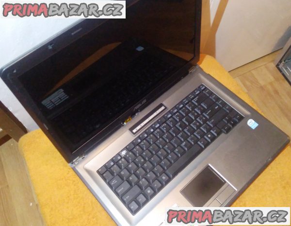Notebook ASUS X51R - na náhradní díly nebo k opravě. Notebook ASUS X51R - na náhradní díly nebo k opravě.