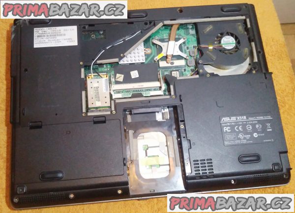 Notebook ASUS X51R - na náhradní díly nebo k opravě. Notebook ASUS X51R - na náhradní díly nebo k opravě.