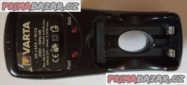 Zástrčková nabíječka baterií VARTA pro nabití 4 ks AA/AAA nabíjecích baterií Zástrčková nabíječka baterií VARTA pro nabití 4 ks AA/AAA nabíjecích baterií