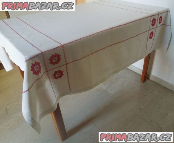 Vyšívaný velký ubrus na jídelní stůl 136x136 cm, NOVÝ - TOP STAV Vyšívaný velký ubrus na jídelní stůl 136x136 cm, NOVÝ - TOP STAV