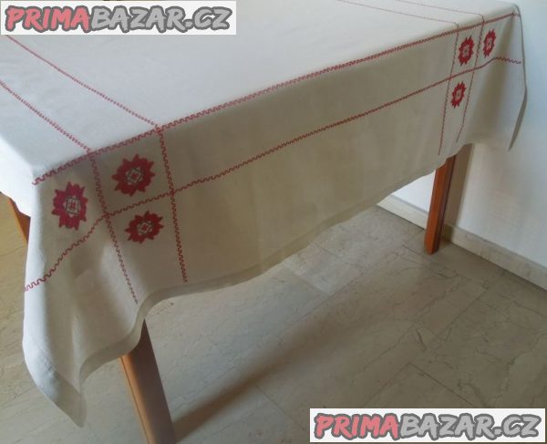 Vyšívaný velký ubrus na jídelní stůl 136x136 cm, NOVÝ - TOP STAV Vyšívaný velký ubrus na jídelní stůl 136x136 cm, NOVÝ - TOP STAV