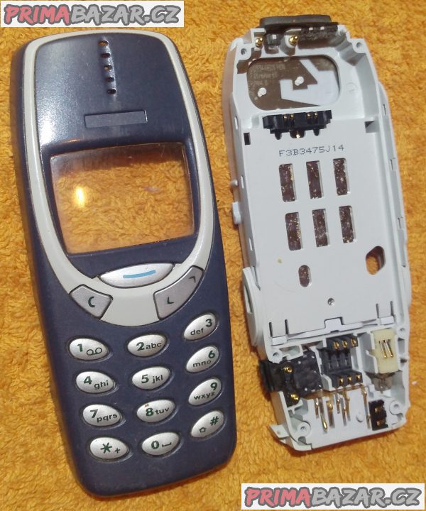 Nokia 3310 - vrchní kryt s klávesnicí a středový plast. Nokia 3310 - vrchní kryt s klávesnicí a středový plast.