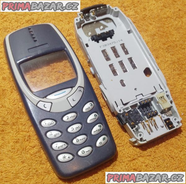 Nokia 3310 - vrchní kryt s klávesnicí a středový plast. Nokia 3310 - vrchní kryt s klávesnicí a středový plast.