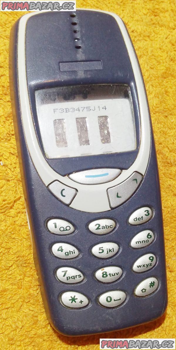 Nokia 3310 - vrchní kryt s klávesnicí a středový plast. Nokia 3310 - vrchní kryt s klávesnicí a středový plast.