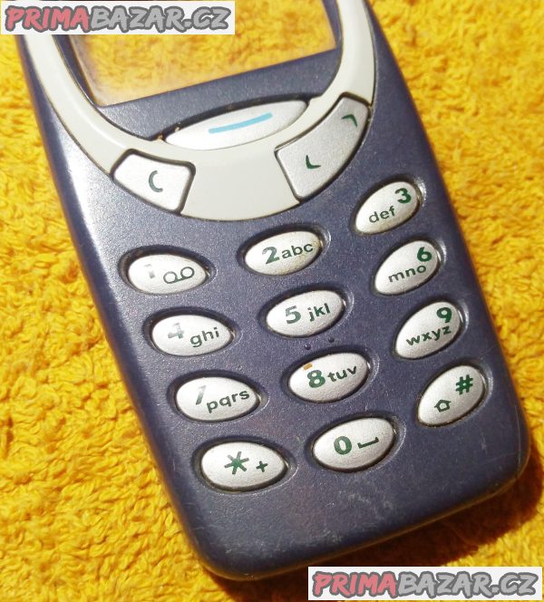 Nokia 3310 - vrchní kryt s klávesnicí a středový plast. Nokia 3310 - vrchní kryt s klávesnicí a středový plast.