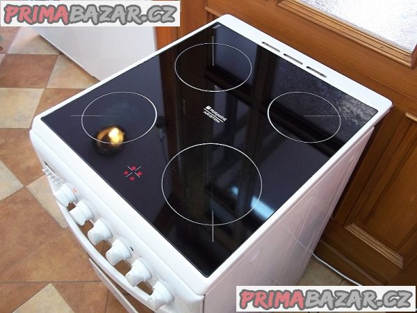 Sporák sklokeramický HOTPOINT/ARISTON šíře 50 cm horkovzduch