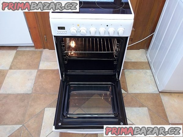 Sporák sklokeramický HOTPOINT/ARISTON šíře 50 cm horkovzduch