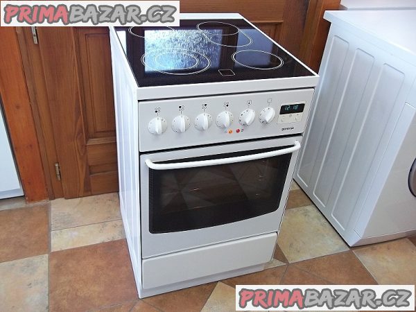 Sporák sklokeramický GORENJE šíře 50 cm horkovzduch