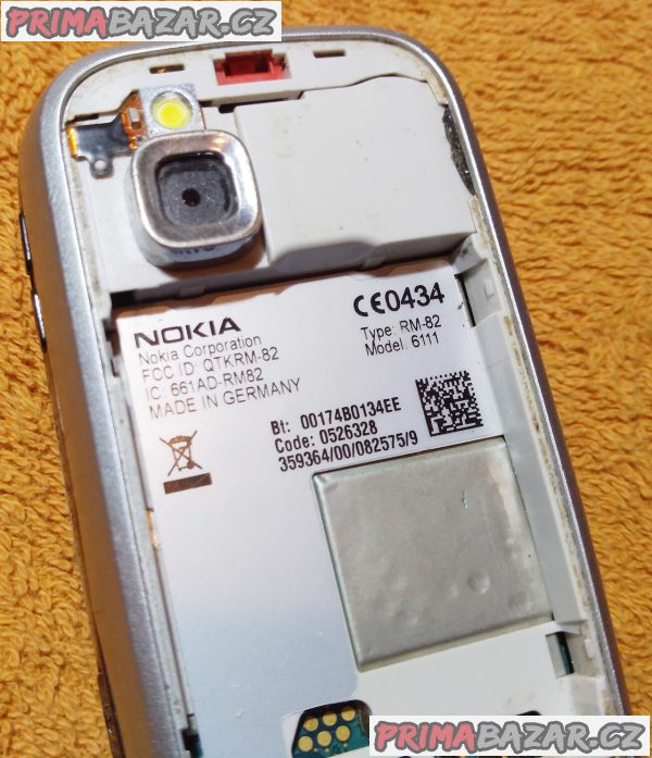 Výsuvná Nokia 6111 - k opravě nebo na náhradní díly!!! Výsuvná Nokia 6111 - k opravě nebo na náhradní díly!!!
