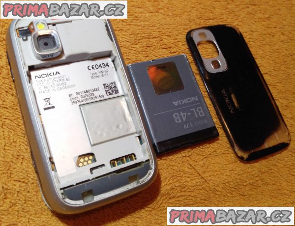 Výsuvná Nokia 6111 - k opravě nebo na náhradní díly!!! Výsuvná Nokia 6111 - k opravě nebo na náhradní díly!!!
