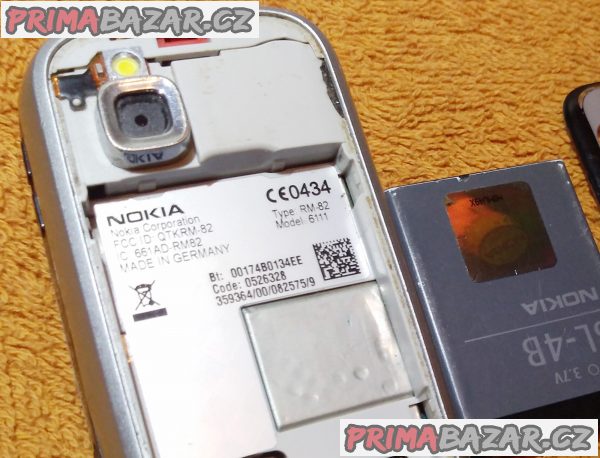Výsuvná Nokia 6111 - k opravě nebo na náhradní díly!!! Výsuvná Nokia 6111 - k opravě nebo na náhradní díly!!!