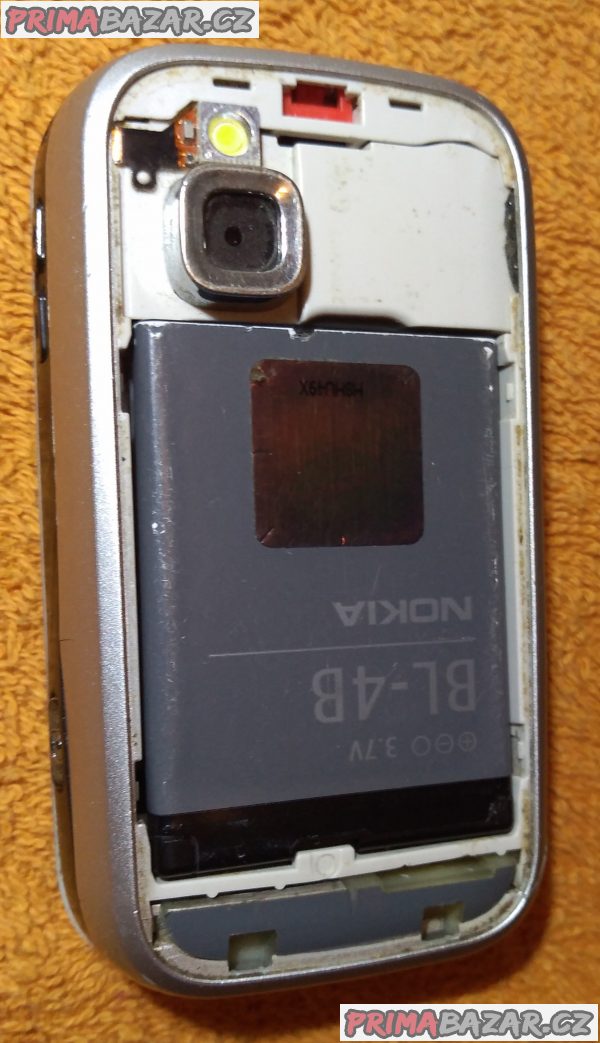 Výsuvná Nokia 6111 - k opravě nebo na náhradní díly!!! Výsuvná Nokia 6111 - k opravě nebo na náhradní díly!!!