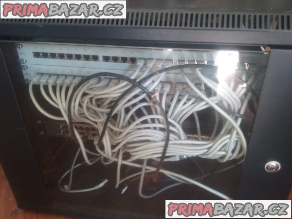 Skříň + switch Skříň + switch
