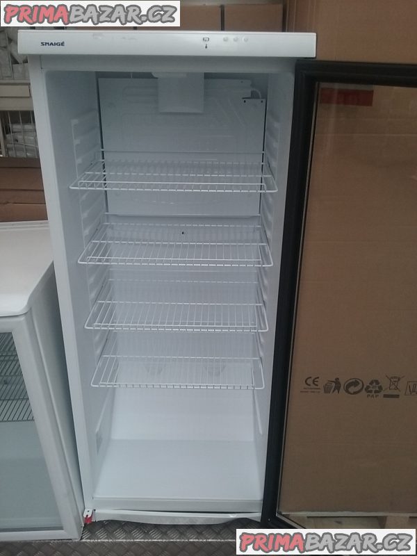 Prosklená lednice 320 L Prosklená lednice 320 L