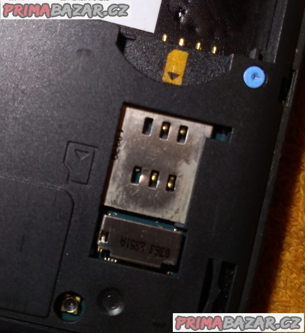 Výsuvný BlackBerry 9800 Torch - s poškoz. kontakty pod SIM!!! Výsuvný BlackBerry 9800 Torch - s poškoz. kontakty pod SIM!!!